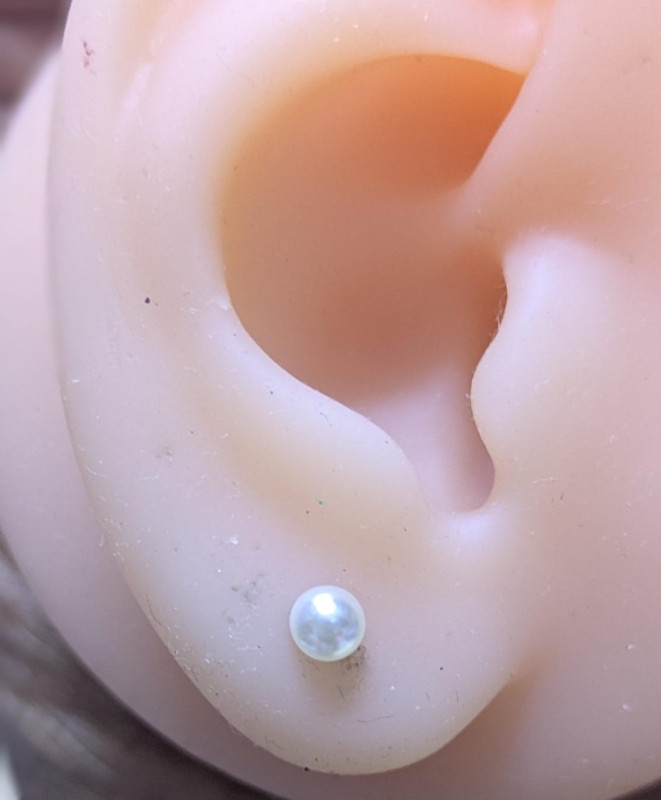 White Pearl stud